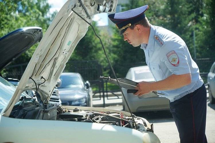 Осмотр автомобиля в ГИБДД и подача заявления на выдачу СКТС